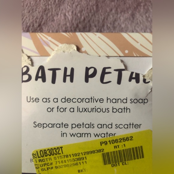 Brand new in box bath soap petals lavender rose - Picture 3 of 6